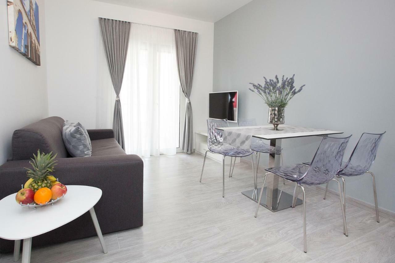 Villa Apartments Art 特罗吉尔 外观 照片