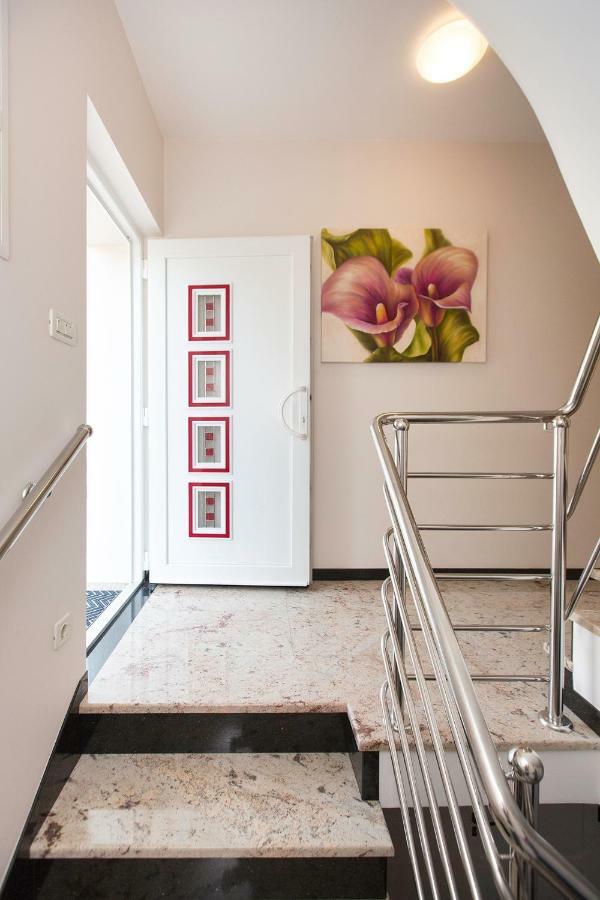 Villa Apartments Art 特罗吉尔 外观 照片