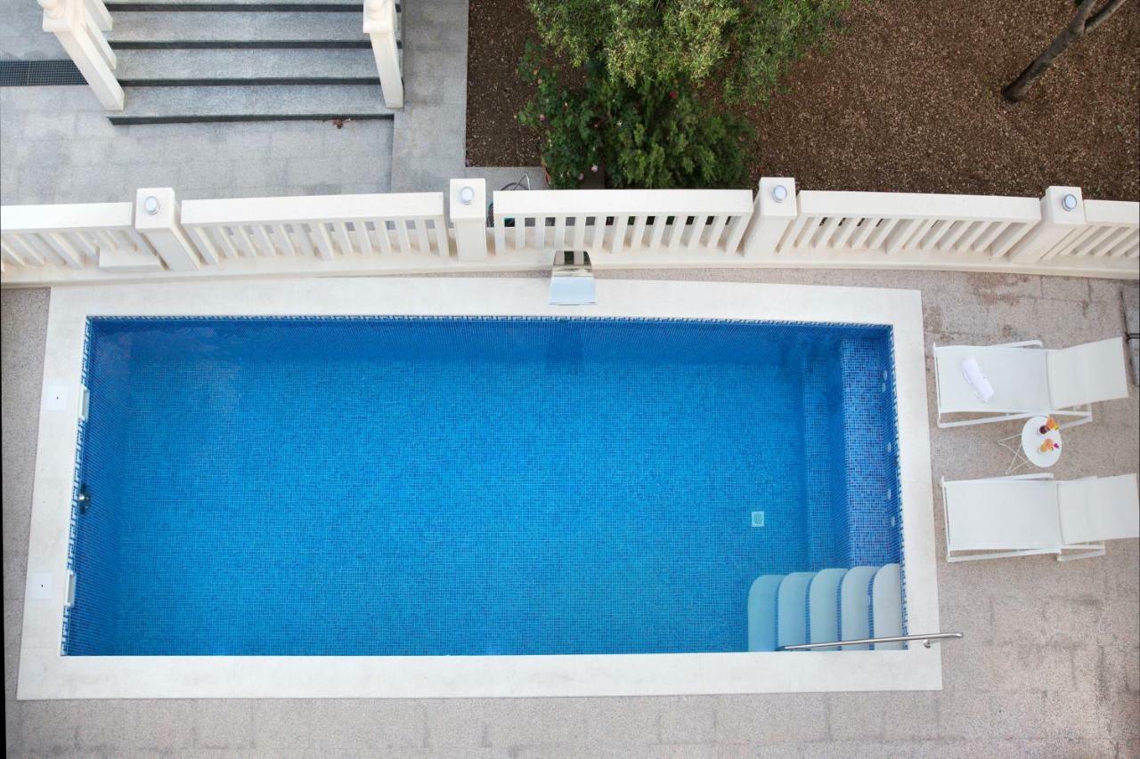 Villa Apartments Art 特罗吉尔 外观 照片